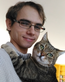 François Gastal portant un chat